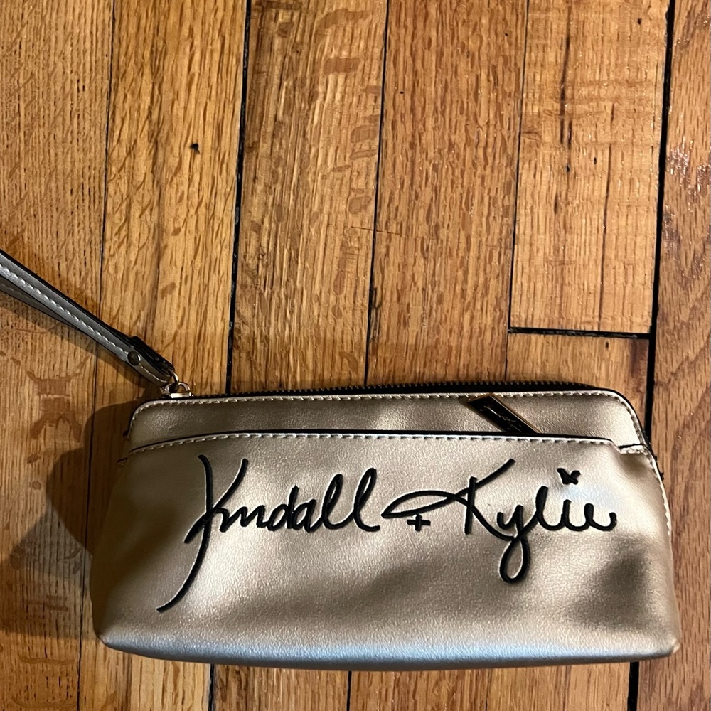 Kendal and Kylie Jenner wristlet